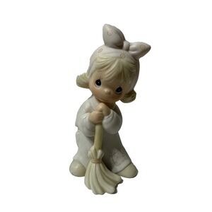 1989 Precious Moments‎  Isn't He Precious #522988 Figurine Samuel J Butcher